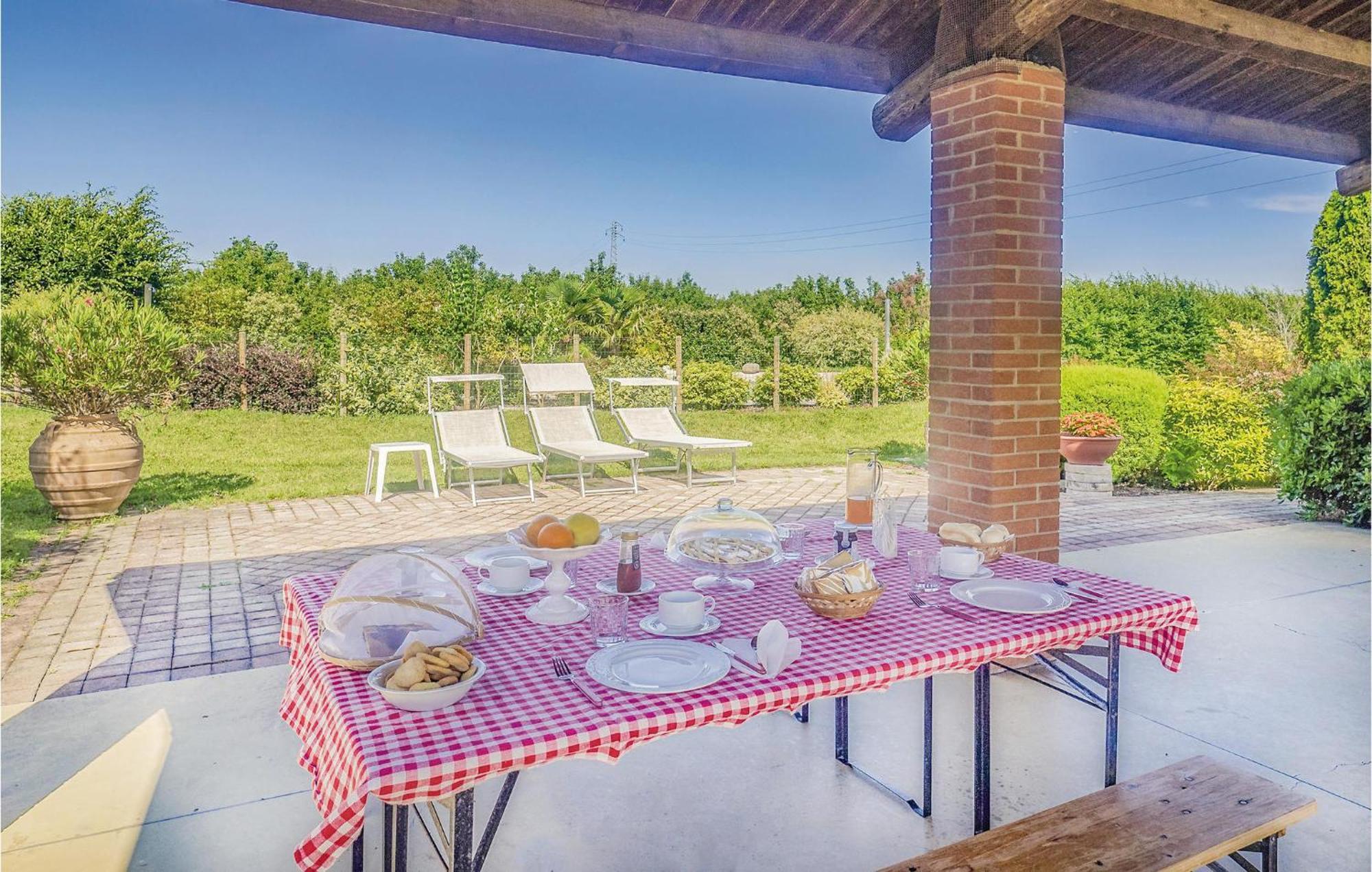 Awesome Home In Ariano Nel Polesine With Kitchen San Basilio Ngoại thất bức ảnh